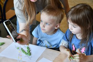 Na zdjęciu dzieci w czasie zajęć.