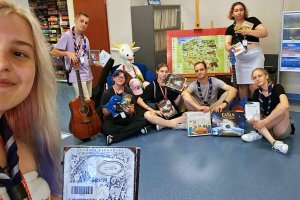 Na zdjęciu harcerze