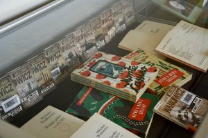 Na zdjęciu elementy wystawy.