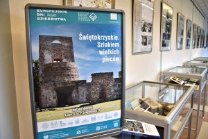 Na zdjęciu elementy wystawy.