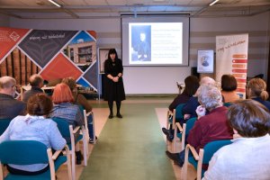 Na zdjęciu prowadząca spotkanie.