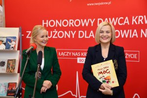 Marszałek Renata Janik i dyrektor biblioteki Agnieszka Kuś