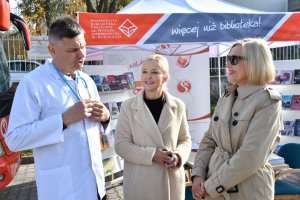 Na zdjęciu pani dyrektor Agnieszka Kuś z marszałek Renatą Janik.