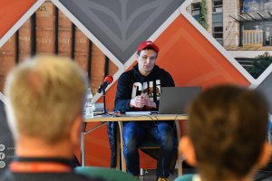 Na zdjęciu autor książki.