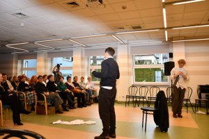 Na zdjęciu aktorzy biorący udział w wystąpieniu.