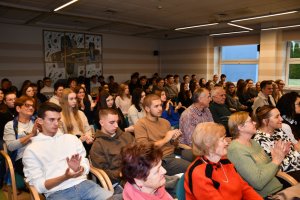 Na zdjęciu aktorzy biorący udział w wystąpieniu.