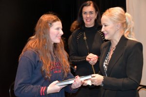 Na zdjęciu aktorzy biorący udział w wystąpieniu.