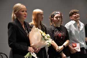 Na zdjęciu aktorzy biorący udział w wystąpieniu.