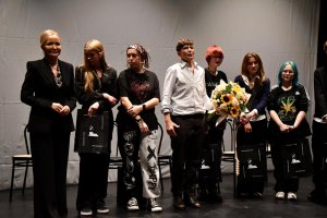 Na zdjęciu aktorzy biorący udział w wystąpieniu.