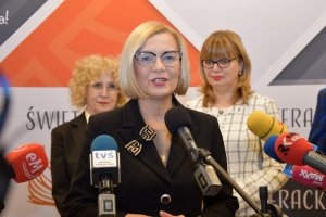 Na zdjęciu dyrektor biblioteki Agniezka Kuś