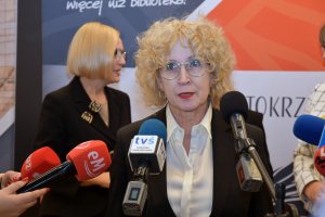 Na zdjęciu dyrektor biblioteki Agniezka Kuś