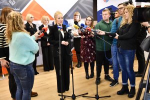 Na zdjęciu dyrektor biblioteki Agniezka Kuś