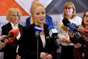 Na zdjęciu dyrektor biblioteki Agniezka Kuś