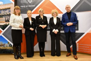 Na zdjęciu dyrektor biblioteki Agniezka Kuś