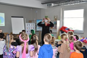 Na zdjęciu dzieci w czasie zajęć.