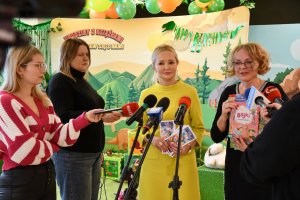 Na zdjęciu dyrektor biblioteki Agniezka Kuś