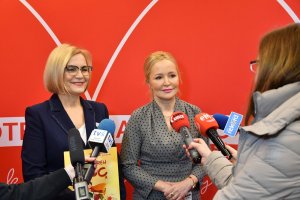 Na zdjęciu osoby oddające krew.