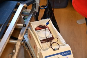 Na zdjęciu osoby oddające krew.