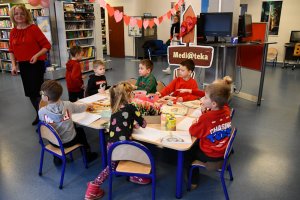 Na zdjęciu dzieci w czasie zajęć.