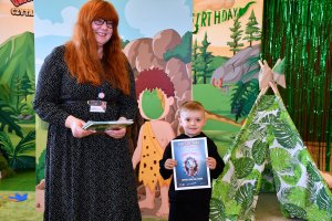 Na zdjęciu dzieci w czasie urodzin