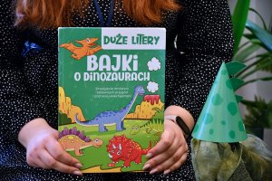 Na zdjęciu dzieci w czasie urodzin