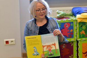 Na zdjęciu dzieci w czasie urodzin