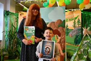 Na zdjęciu dzieci w czasie urodzin