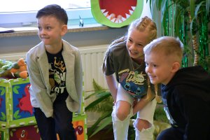 Na zdjęciu dzieci w czasie urodzin