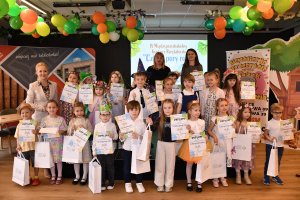 Na zdjęciu dzieci biorace udział w konkursie