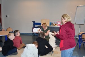 Na zdjęciu dzieci w czasie zajęć.