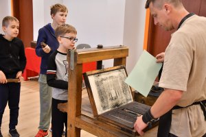 Na zdjęciu dzieci w czasie zajęć