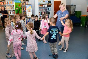 Na zdjęciu dzieci w czasie zajęć