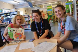 Na zdjęciu harcerze