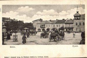 czarnobiała pocztówka na której widać ludzi zajętych codziennymi sprawami