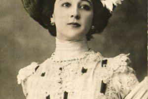 zabytkowa pocztówka z okazji dnia kobiet